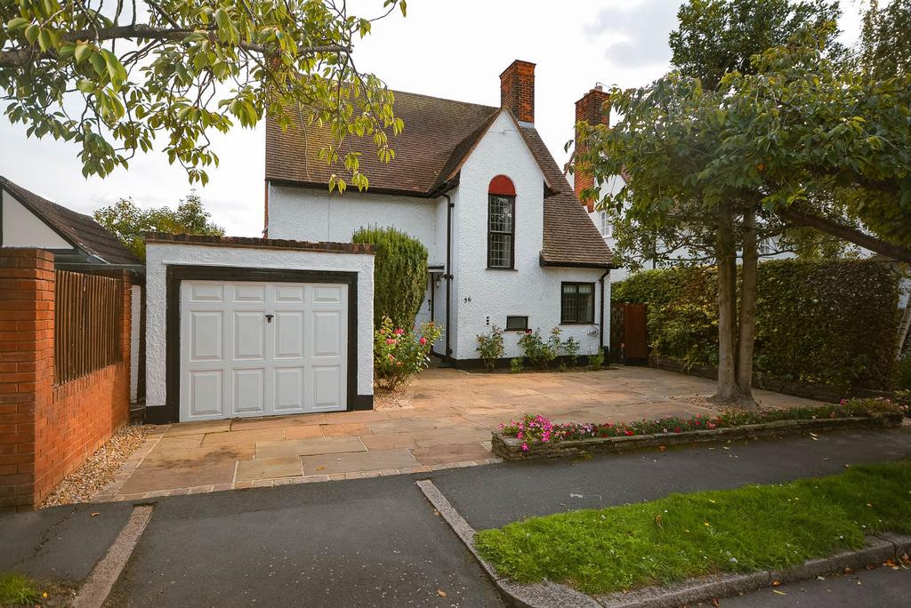 Gidea Park, Romford RM2 3 bed detached house for sale £750,000