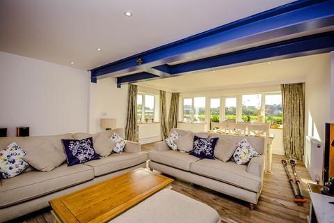 18 Wallis Close, Hornchurch, RM11 1FY