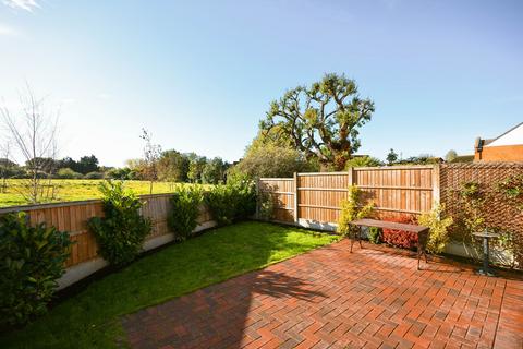 18 Wallis Close, Hornchurch, RM11 1FY