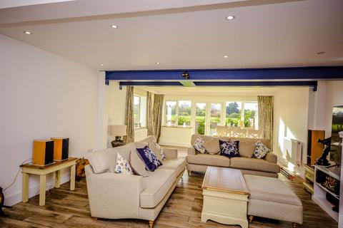 18 Wallis Close, Hornchurch, RM11 1FY