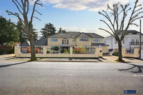 undefined, Woodlands Avenue, Emerson Park, Hornchurch, RM11