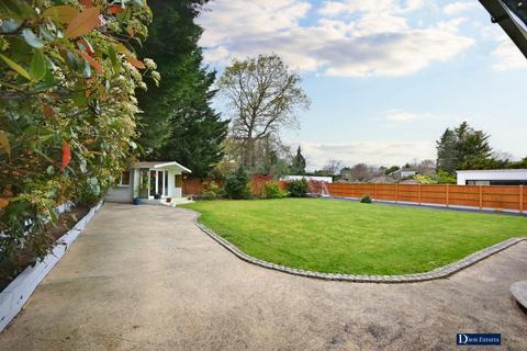 undefined, Woodlands Avenue, Emerson Park, Hornchurch, RM11