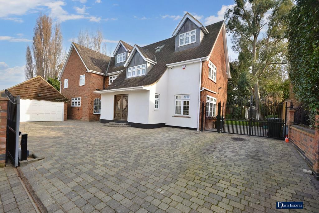 Emerson Park, Hornchurch RM11 6 bed detached house for sale £1,650,000