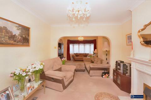 82 Cecil Avenue, Hornchurch, RM11 2NB