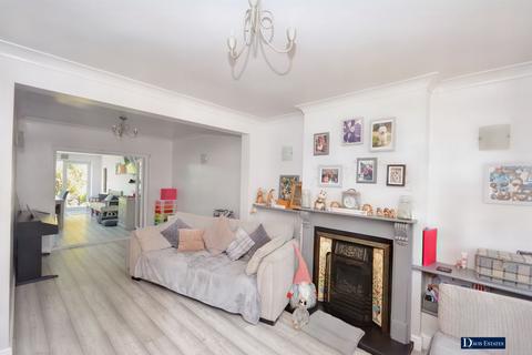 64 Primrose Glen, Hornchurch, RM11 2NP