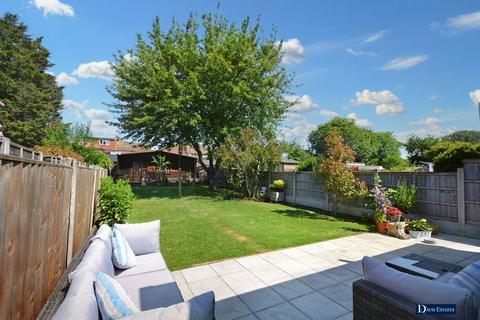 64 Primrose Glen, Hornchurch, RM11 2NP