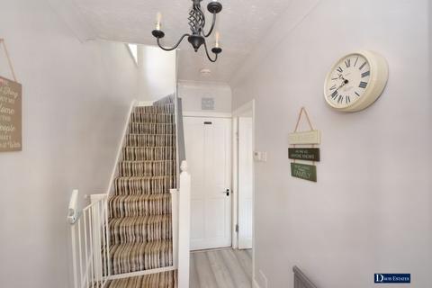 64 Primrose Glen, Hornchurch, RM11 2NP