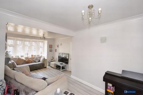 64 Primrose Glen, Hornchurch, RM11 2NP