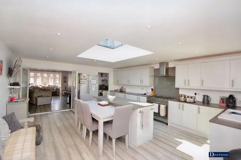 64 Primrose Glen, Hornchurch, RM11 2NP