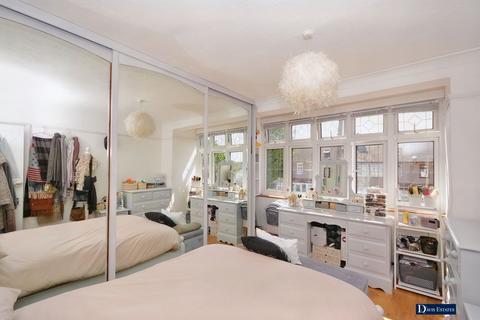 64 Primrose Glen, Hornchurch, RM11 2NP