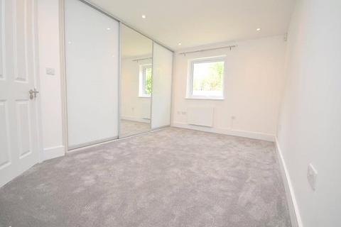 2 bedroom apartment to rent, Stafford Avenue, Hornchurch, RM11