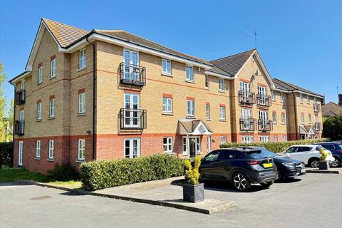 2 bed flat/apartment for rent in Ensign Close, Leigh on Sea SS9