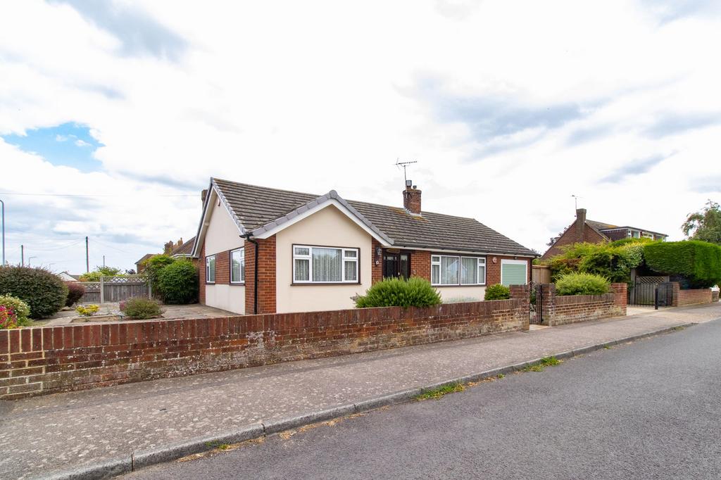 Lyndhurst Road, Broadstairs, CT10 3 bed detached bungalow for sale £