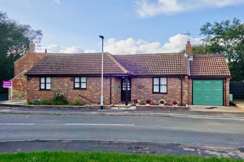 2 bedroom detached bungalow for sale, Brookside Close, Barmby Moor