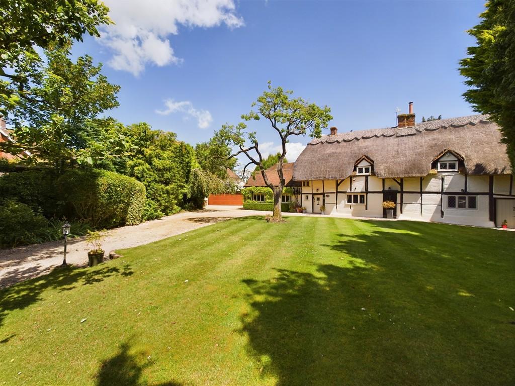 The Old Dukes Head, Peggs Lane, Buckland 5 bed detached house for sale