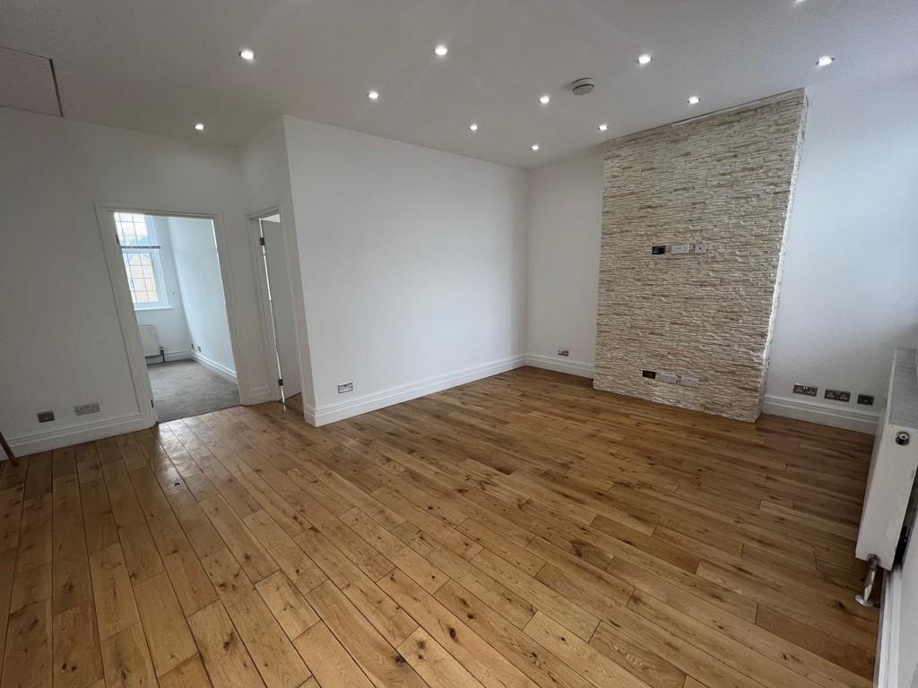 Pinner Green, Pinner HA5 2 bed apartment £1,550 pcm (£358 pw)