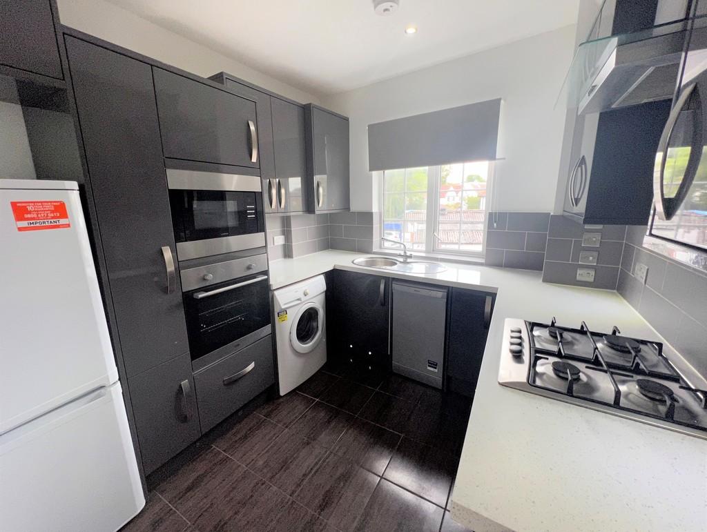Pinner Green, Pinner HA5 2 bed apartment £1,550 pcm (£358 pw)