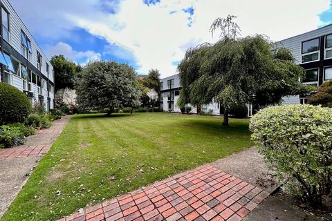 9 Bankside Close, Carshalton, SM5 3SB