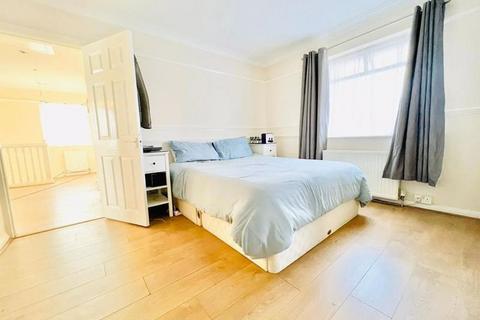 2 bedroom flat for sale - Westmere Drive, London