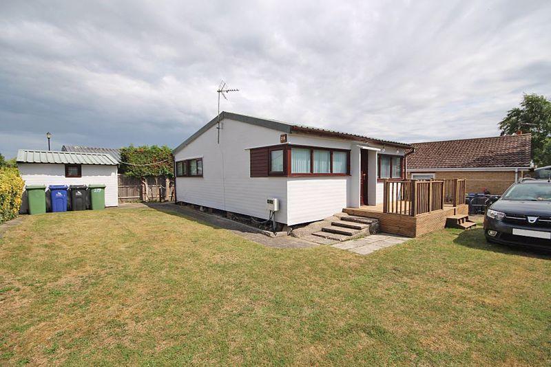11TH AVENUE, HUMBERSTON FITTIES 3 bed detached bungalow for sale £120,000