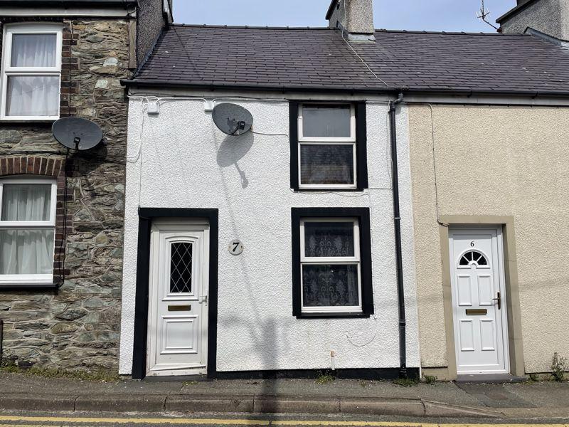 Amlwch, Isle of Anglesey 2 bed terraced house for sale £92,500