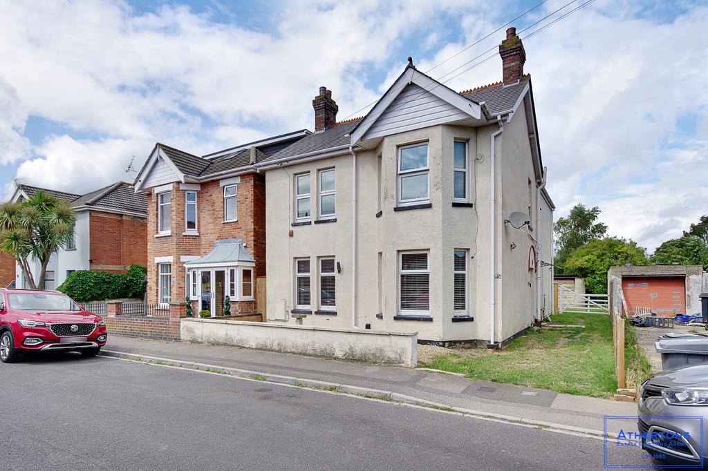 Markham Road, Bournemouth, BH9 2 bed apartment £220,000