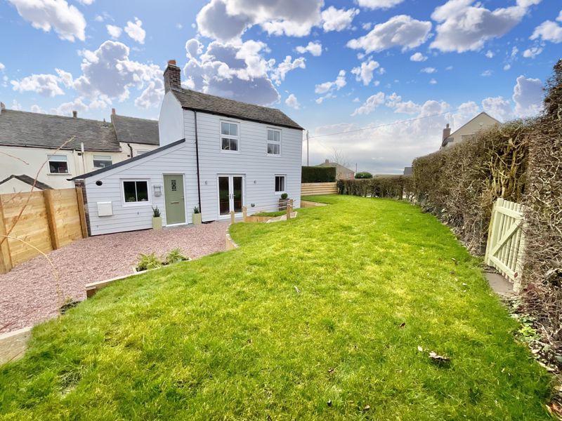 Leycett Road, Newcastle 2 bed detached house £800 pcm (£185 pw)