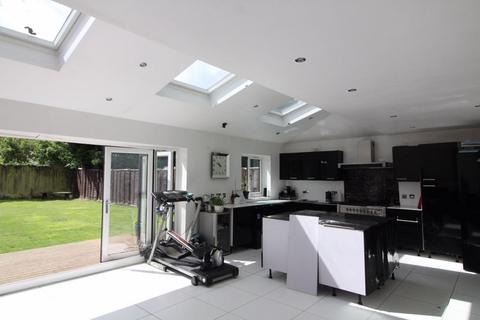 18 Greenways, Luton, LU2 8BL