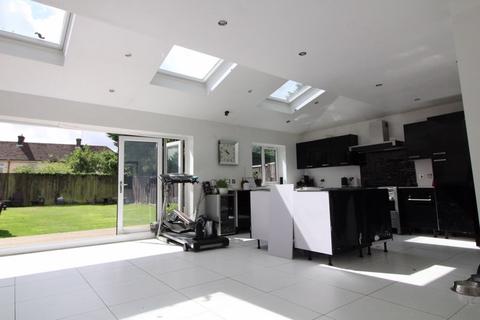 18 Greenways, Luton, LU2 8BL