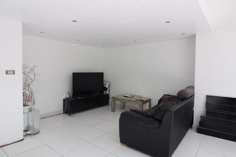 18 Greenways, Luton, LU2 8BL