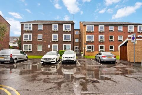 2 bedroom ground floor flat for sale, Station Approach, Sutton