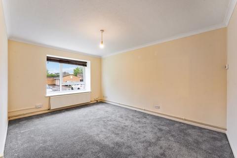 2 bedroom ground floor flat for sale, Station Approach, Sutton