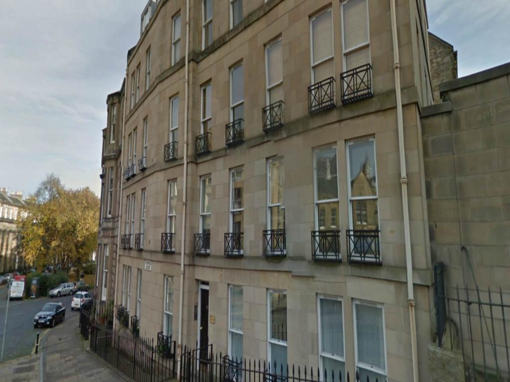 St Bernards Crescent, Edinburgh... 2 bed flat £1,395 pcm (£322 pw)