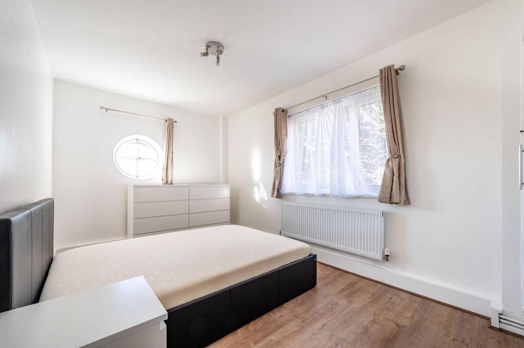 Matlock Court, Denmark Hill, Denmark Hill, London, SE5 3 bed flat £