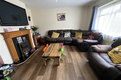 21 Ravenscroft Crescent, Sheffield, S13 8PP