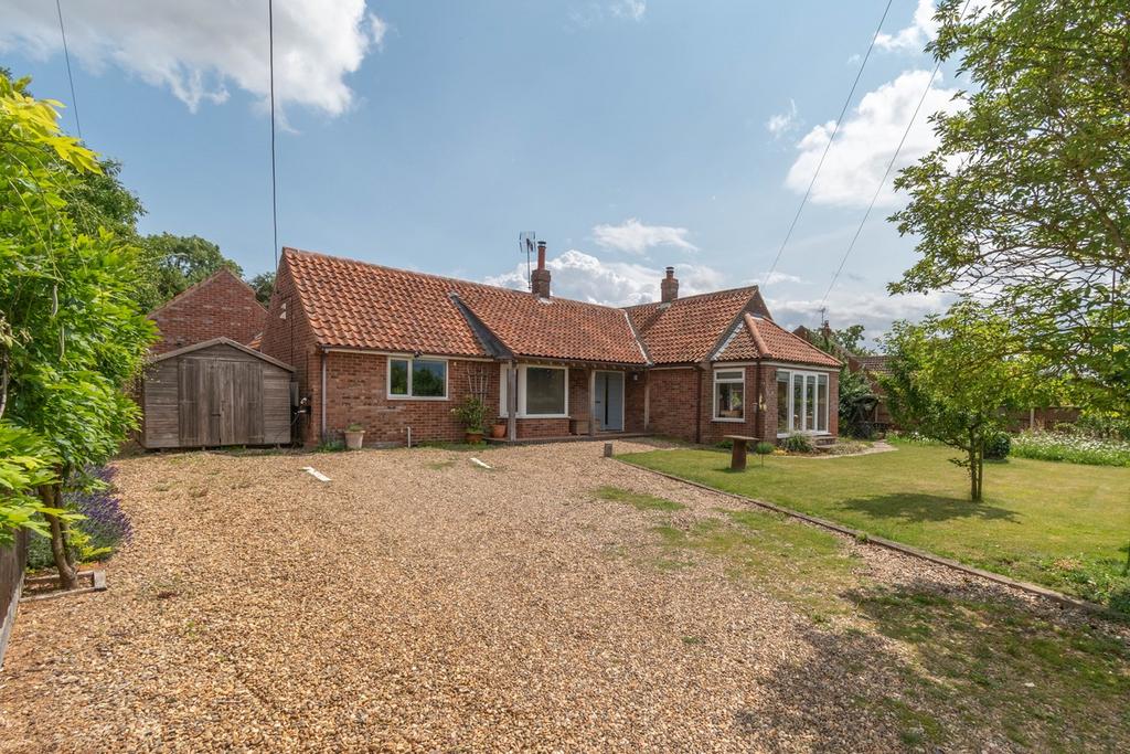 Creake Road, Sculthorpe, NR21 4 bed detached bungalow for sale £500,000