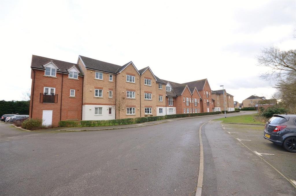 Monarch Way. Leighton Buzzard 2 bed apartment £1,000 pcm (£231 pw)
