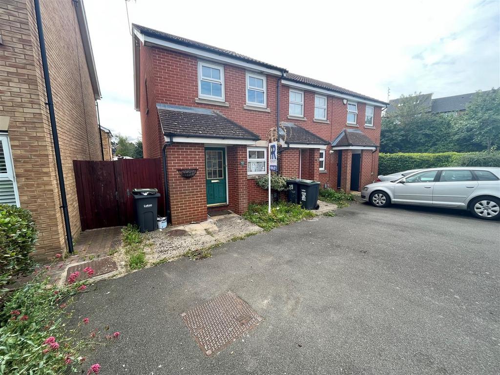 Wraysbury Close, Luton 2 bed end of terrace house to rent £1,200 pcm