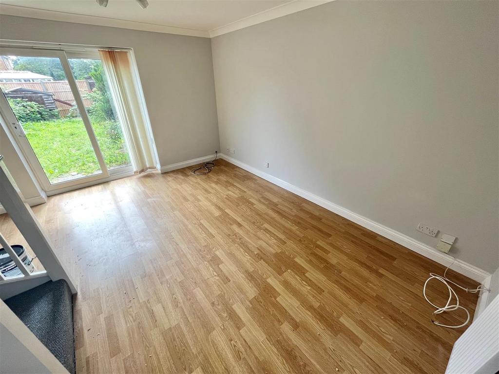 Wraysbury Close, Luton 2 bed end of terrace house to rent £1,200 pcm