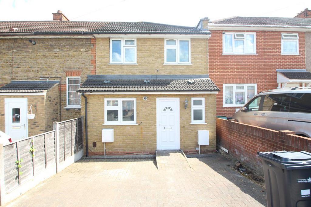 Greenwood Gardens Barkingside 3 bed house £1,750 pcm (£404 pw)