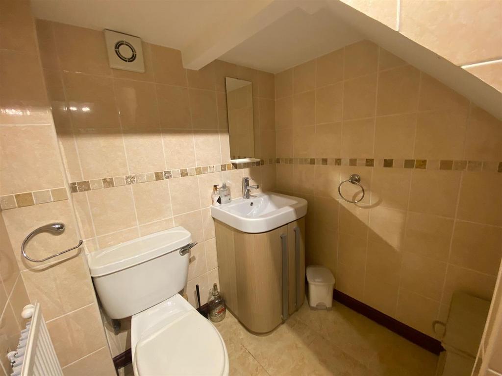 Sands Lane, Mirfield 3 bed house £1,100 pcm (£254 pw)