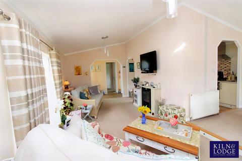 2 bedroom park home for sale, Elm Farm Country Park, Frinton Road, Thorpe-Le-Soken, Clacton-On-Sea