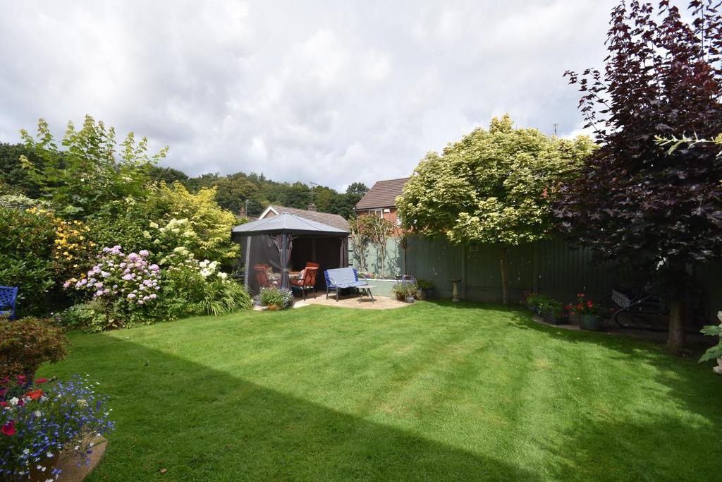 Yew Tree Drive, Old Tupton, Chesterfield, S42 6JB 4 bed detached house