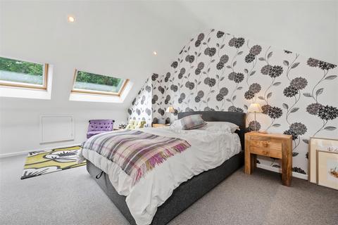 Fornells Bagshot Road, Ascot, SL5 9JP