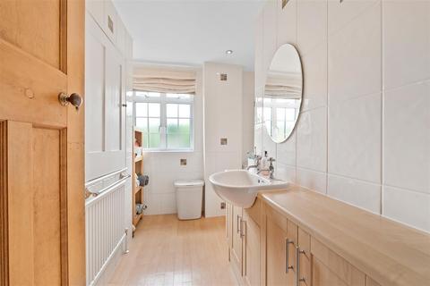 Fornells Bagshot Road, Ascot, SL5 9JP