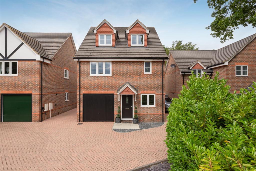 New Road, Ascot 5 bed detached house for sale £850,000