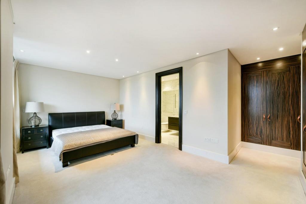 20 Embassy Court ph8.jpg