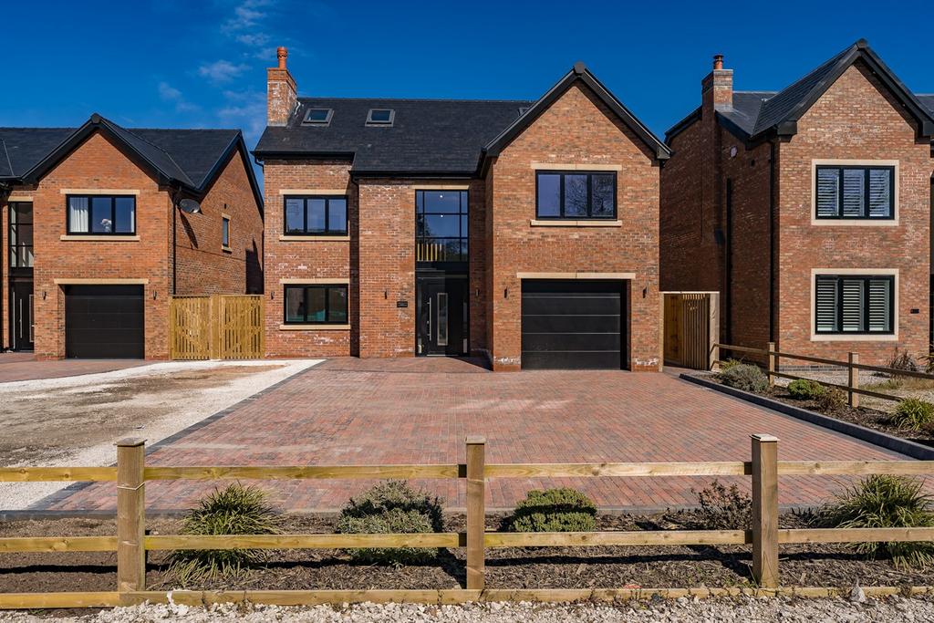 Warrington Road, Widnes WA8 4 bed detached house £725,000