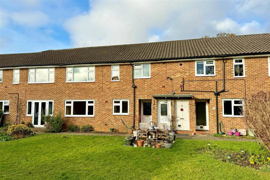 Godalming No Onward Chain 2 bed ground floor flat for sale £250,000