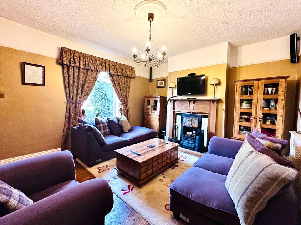 School Terrace, Fairburn, Knottingley 3 bed terraced house for sale £